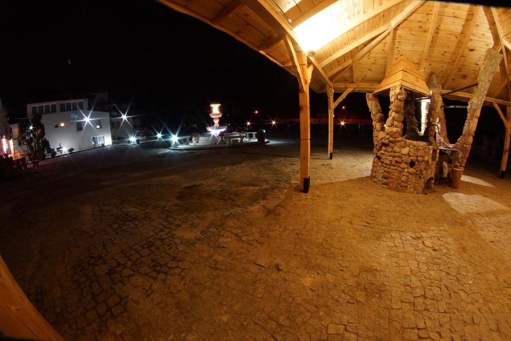 Willa Imperium Ostrowiec Swietokrzyski Bagian luar foto