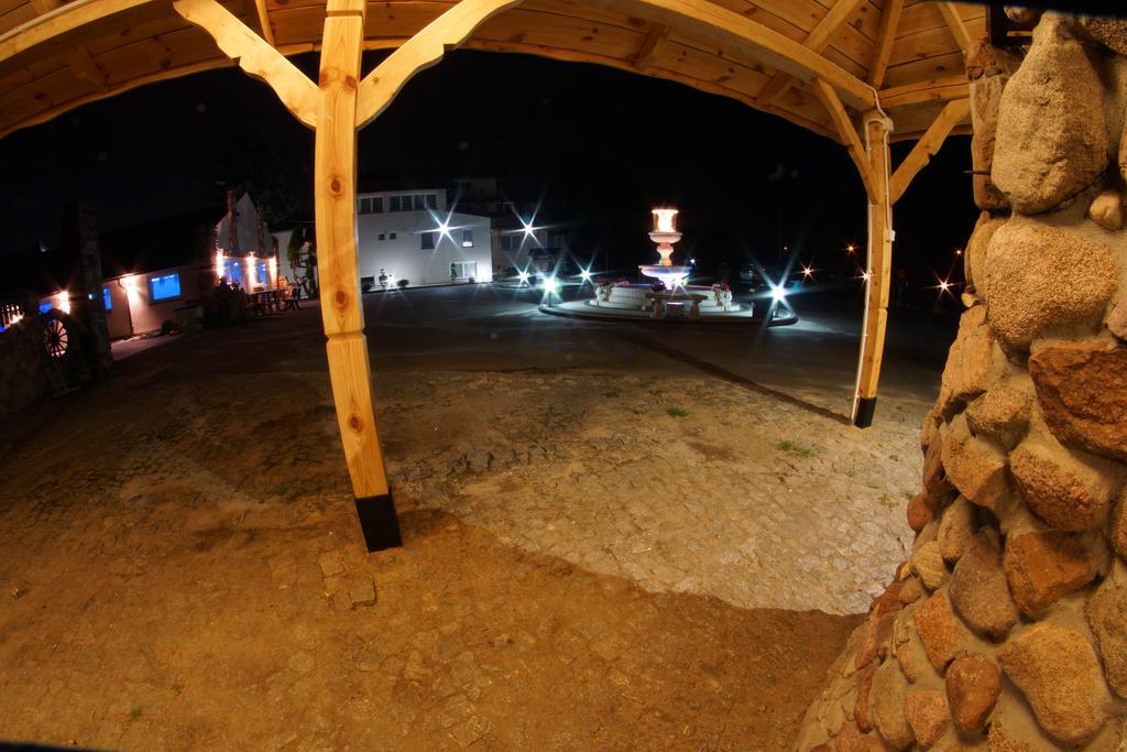 Willa Imperium Ostrowiec Swietokrzyski Bagian luar foto